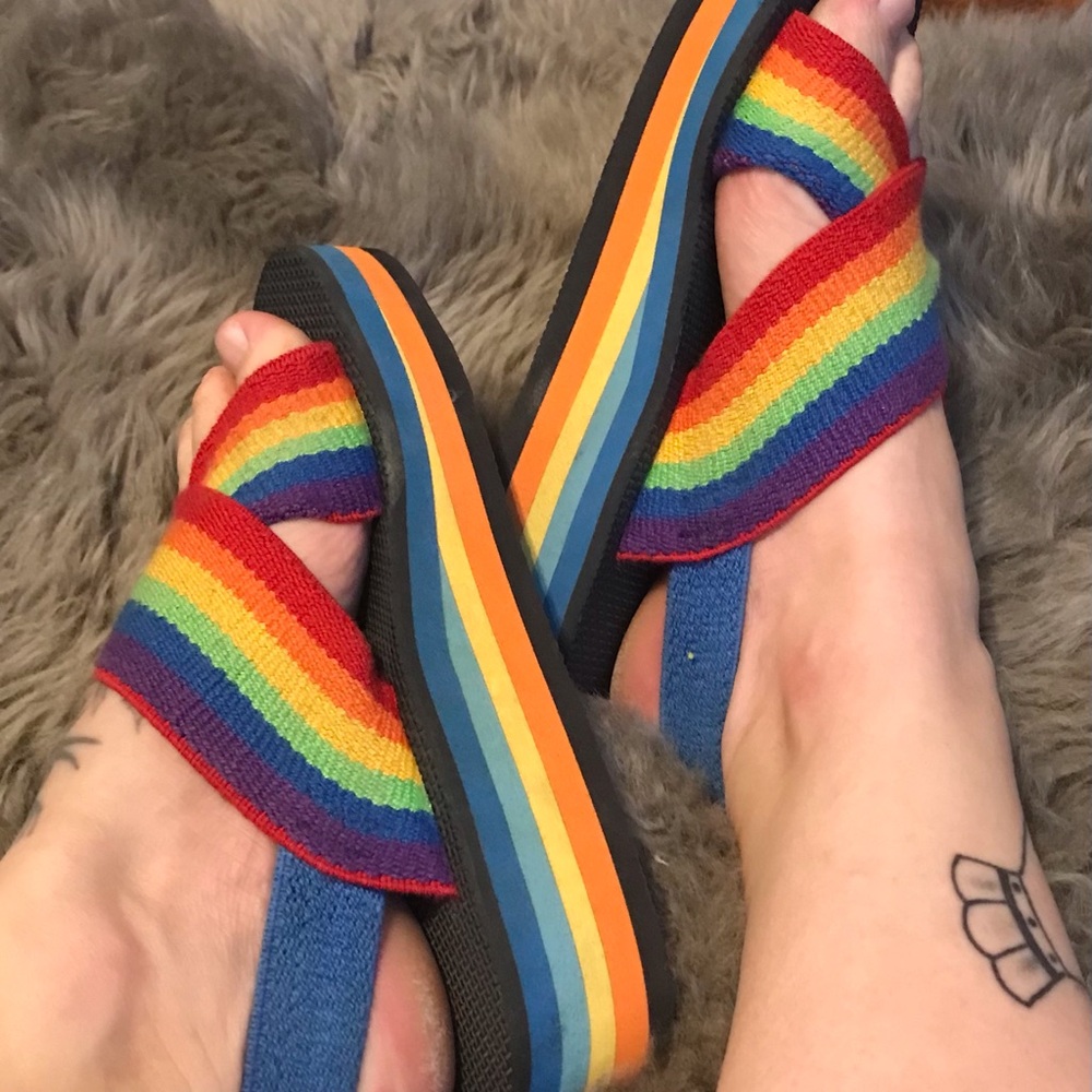Vintage Rainbow Sandals 🌈